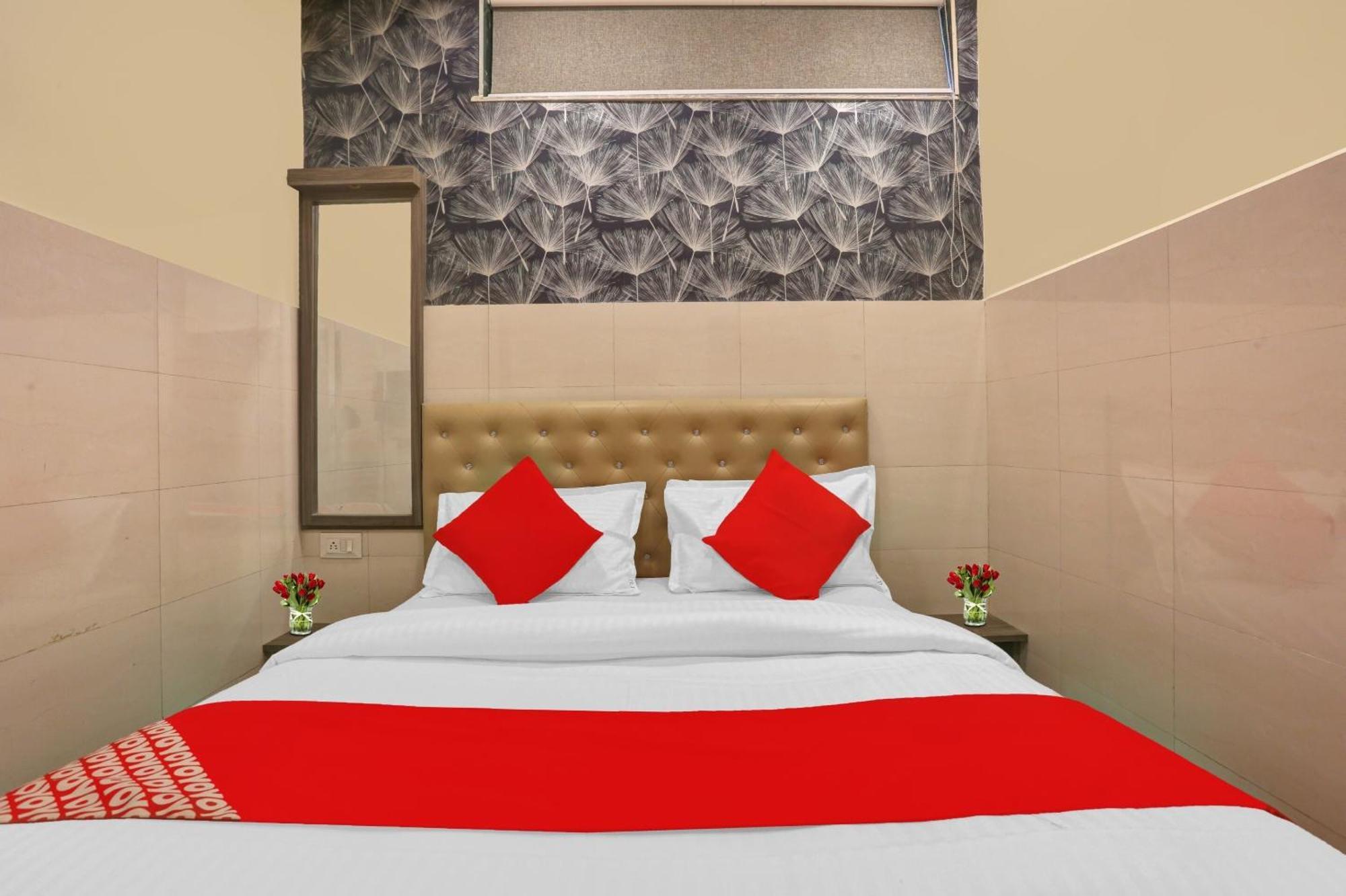 Hotel O Nandi Palace Lodging And Boarding Ulhasnagar Экстерьер фото