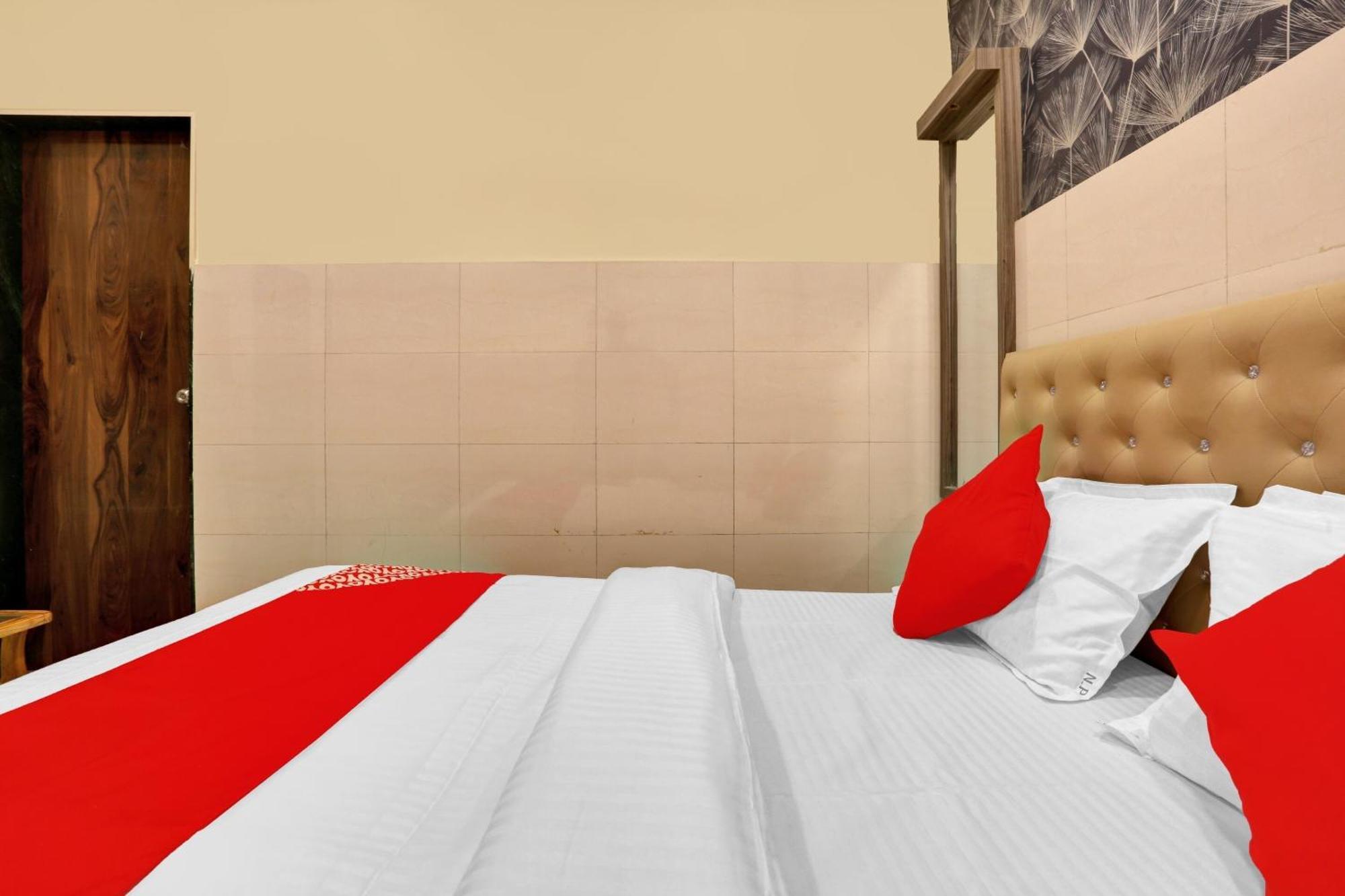 Hotel O Nandi Palace Lodging And Boarding Ulhasnagar Экстерьер фото