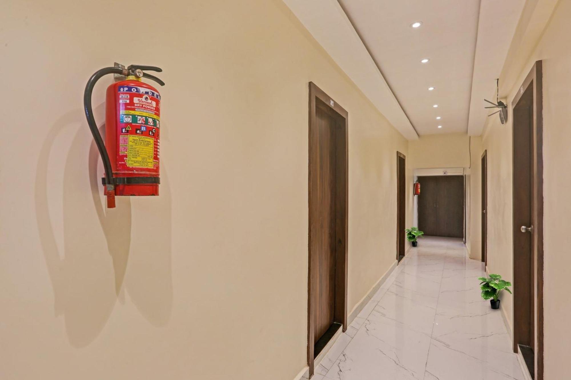 Hotel O Nandi Palace Lodging And Boarding Ulhasnagar Экстерьер фото